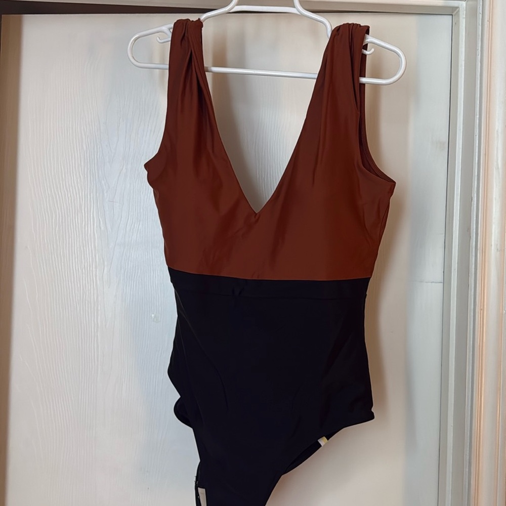 Summersalt ruched backflip one piece swimsuit in brown and black 12LT
